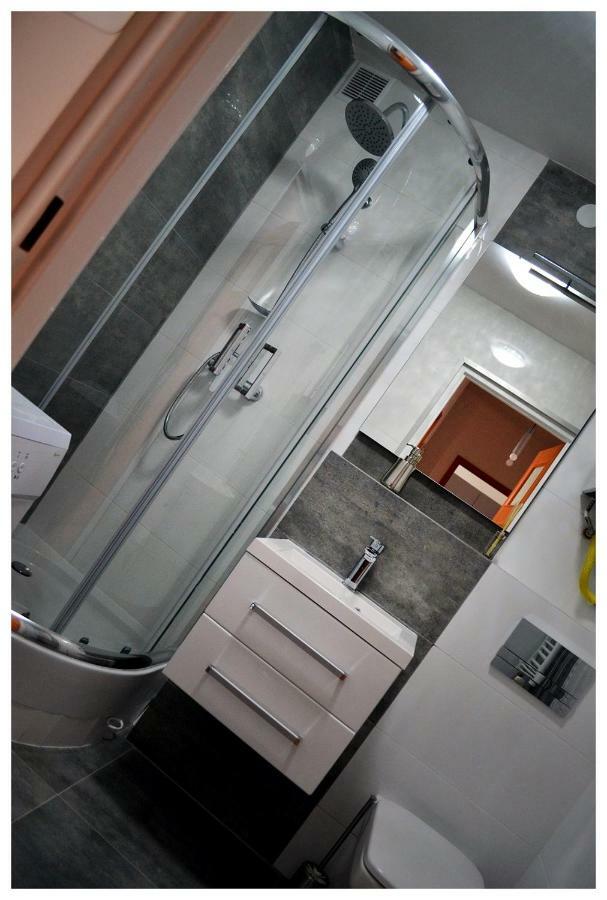 Color24 Apartament Stalowa Wola Ngoại thất bức ảnh