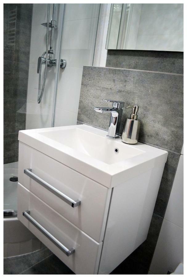 Color24 Apartament Stalowa Wola Ngoại thất bức ảnh